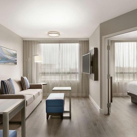Embassy Suites By Hilton Montreal Airport Пойнт-Клер Екстериор снимка
