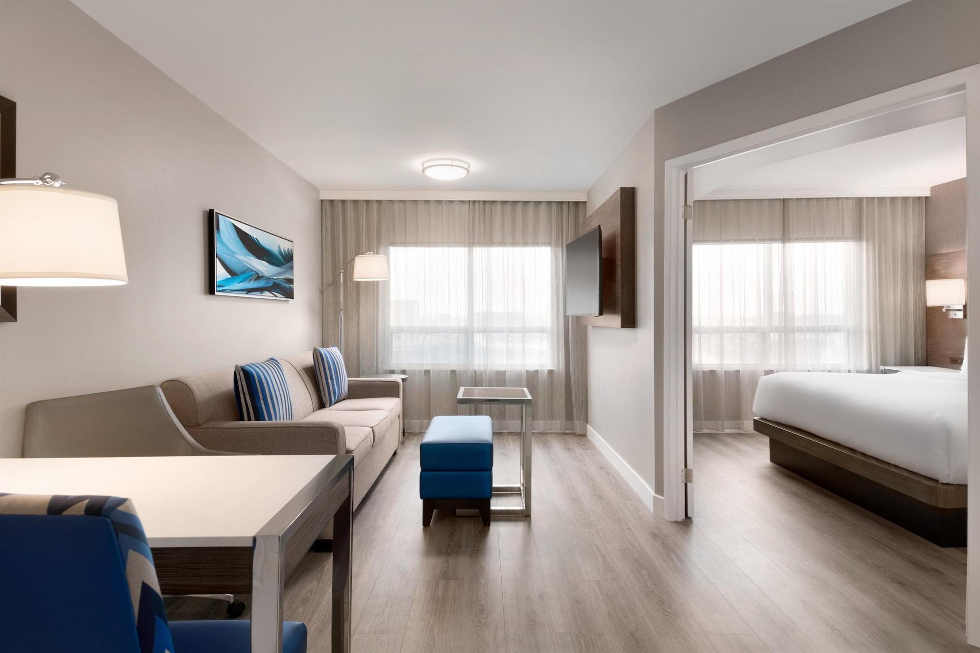 Embassy Suites By Hilton Montreal Airport Пойнт-Клер Екстериор снимка