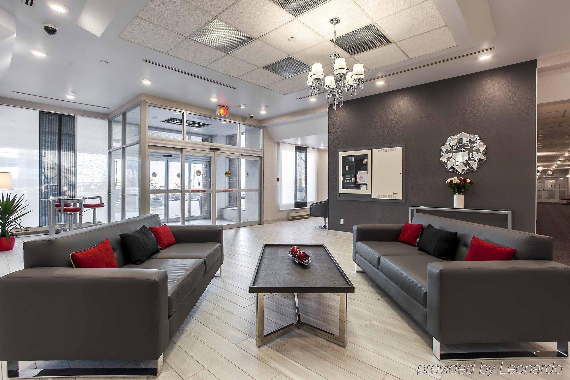 Embassy Suites By Hilton Montreal Airport Пойнт-Клер Екстериор снимка
